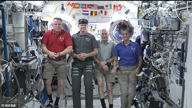 Los astronautas de la NASA Butch Wilmore, Nick Hague, Don Pettit y Suni Williams (de izquierda a derecha) hablaron sobre sus experiencias en el espacio el miércoles.