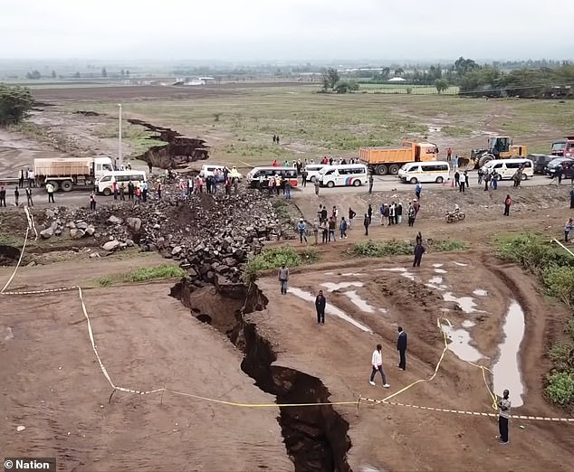 La separación se debe al Sistema de Rift de África Oriental, que es una grieta de 2.000 millas que se formó hace al menos 22 millones de años, donde residen los Grandes Lagos del continente. También apareció un abismo en Kenia en 2018.