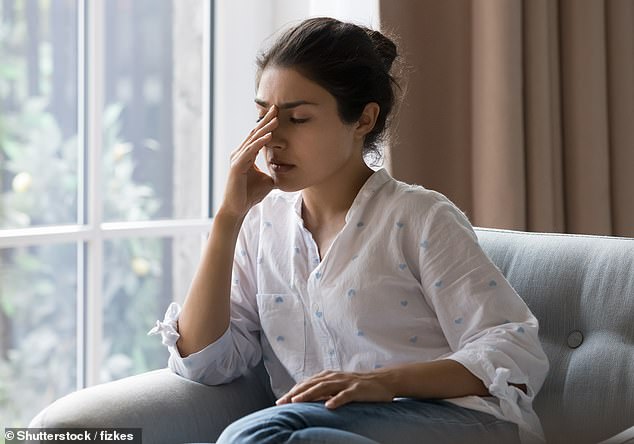 Los científicos han descubierto que las personas no se dan cuenta cuando las mujeres están cansadas, pero tienden a sobreestimar cuán cansados ​​pueden estar los hombres (foto de archivo)