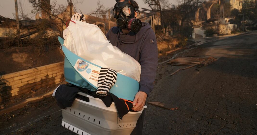 Los expertos advierten que las cenizas de los incendios forestales de Los Ángeles podrían ser tóxicas
