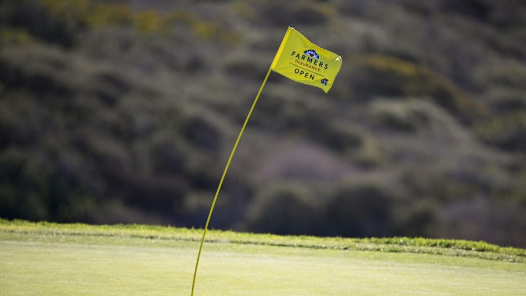 Los fuertes vientos interrumpen el juego en un día brutalmente difícil en Torrey Pines
