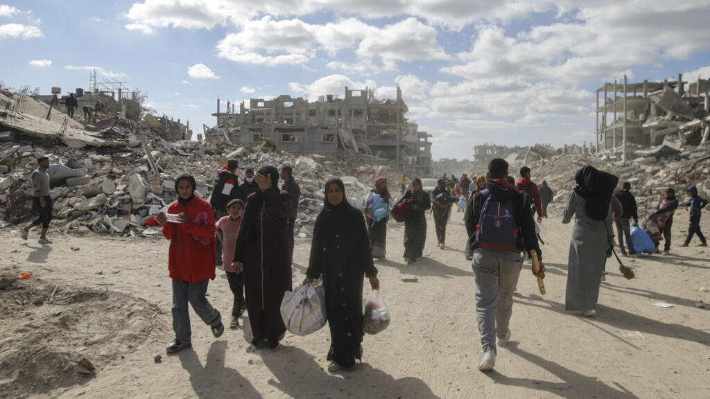 Los habitantes de Gaza saborean el fin de los ataques aéreos y hacen balance de la devastación en el segundo día del alto el fuego
