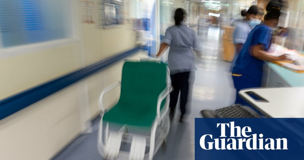 Los jefes de salud 'complacientes' en Inglaterra carecen de impulso para transformar el NHS, dicen MPS
