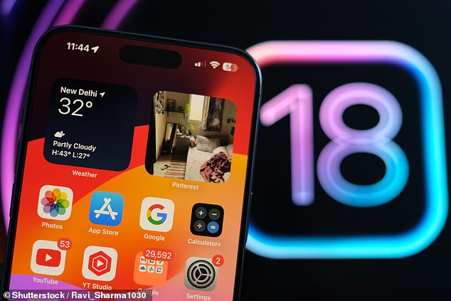 El lanzamiento de Apple de iOS 18.3 trajo nuevas características y soluciones de seguridad vitales para el iPhone, pero algunos usuarios se han quejado de que la actualización ha arruinado su duración de la batería (foto del archivo)