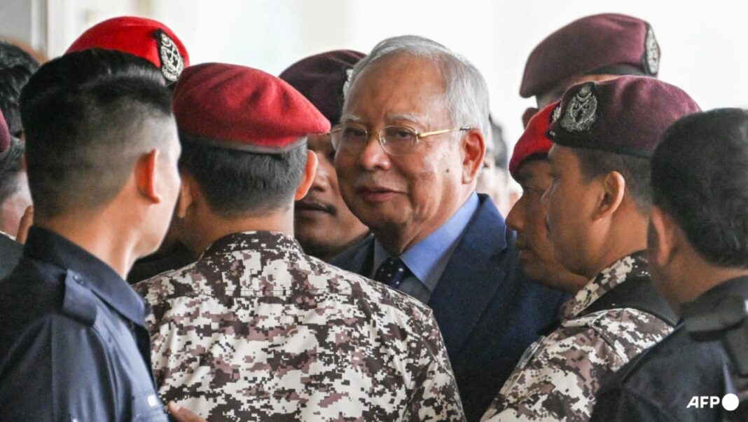 Malasia dice que no se ha retenido el documento real que concede la detención domiciliaria al ex primer ministro encarcelado Najib Razak
