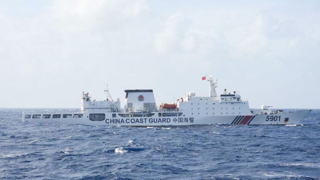 Manila despliega un barco guardacostas para contrarrestar las patrullas chinas
