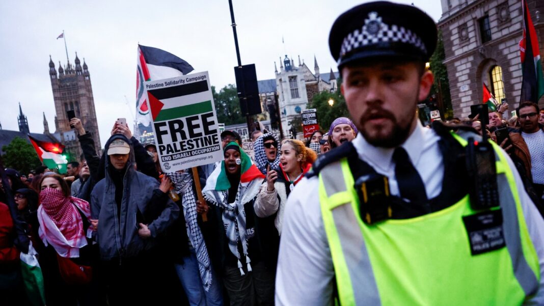 Más de 600 judíos británicos rechazan la prohibición policial de la marcha sobre el alto el fuego en Gaza en Londres
