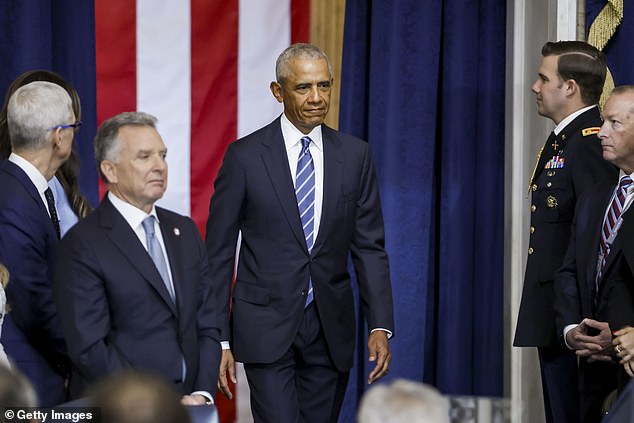 El expresidente Barack Obama llegó a la toma de posesión de Donald Trump sin su esposa a su lado