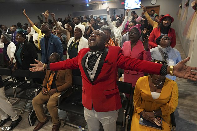 La Primera Iglesia Evangélica Haitiana de Springfield, Ohio, estaba repleta de feligreses en el primer servicio dominical desde la toma de posesión del presidente Trump.