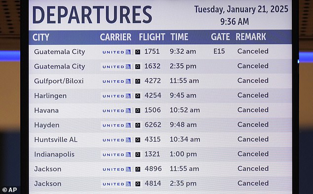 El Aeropuerto Intercontinental George Bush en Houston, Texas, cerró todas las operaciones de vuelo el martes cuando la tormenta invernal Enzo avanzó hacia el sureste. 21 de enero de 2025