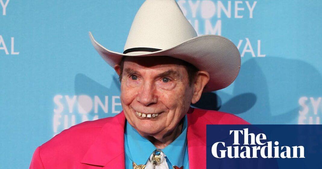 Muere Chad Morgan, estrella de la música country australiana, a los 91 años
