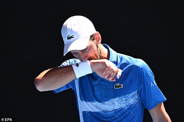 Djokovic ha estado luchando contra lesiones durante todo el Abierto de Australia y se retiró después del primer set de su semifinal.