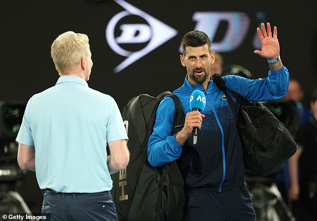 Novak Djokovic es abucheado por los fanáticos por su sorprendente acto posterior al partido cuando alcanza los cuartos de final del Abierto de Australia por decimoquinta vez en su carrera.
