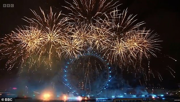 'Nunca serás olvidado': los fanáticos de Liam Payne elogian los fuegos artificiales de Año Nuevo en Londres por un sutil guiño a la fallecida estrella de One Direction mientras se reproduce la canción de la banda durante la exhibición.
