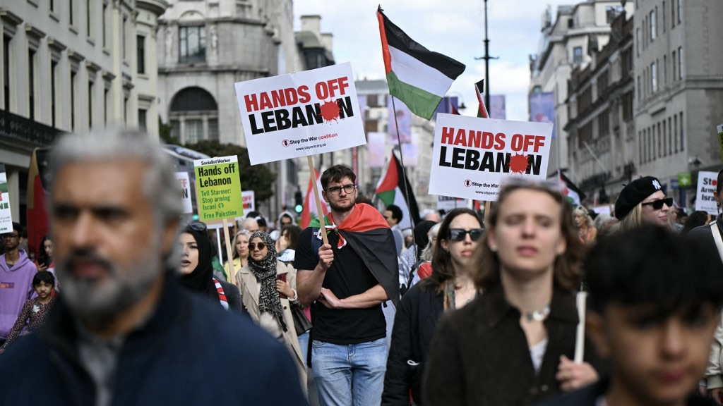 Parlamentarios británicos y figuras culturales critican la decisión del Met de Londres de bloquear la marcha de protesta palestina de la BBC
