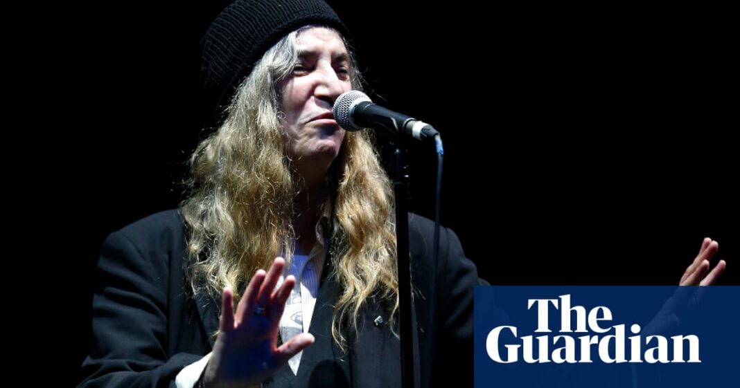 Patti Smith se derrumba en el escenario en Brasil después de sufrir una migraña de días
