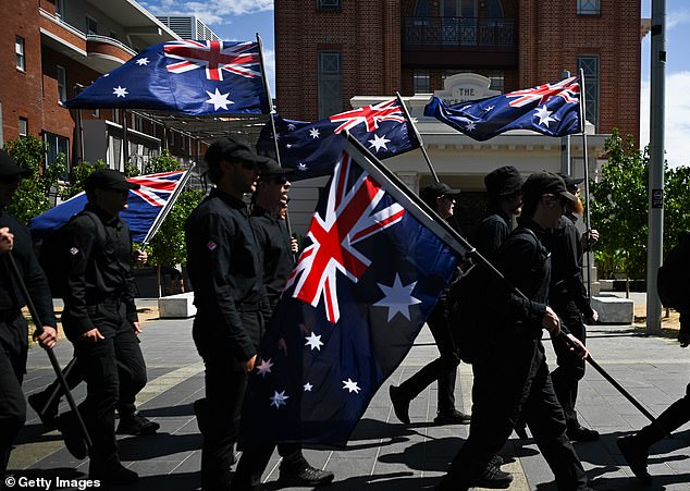 Los miembros de la red nacionalsocialista fueron vistos en Adelaide el domingo