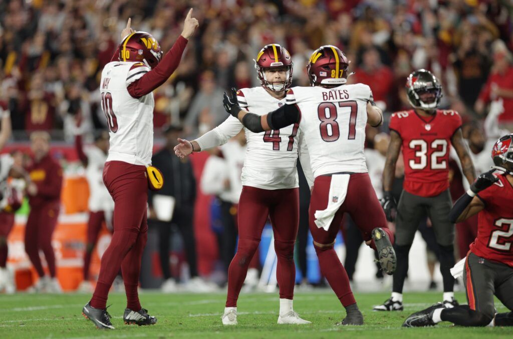 'Qué juego tan alucinante': los fanáticos de la NFL reaccionan al final salvaje del enfrentamiento de la ronda de comodines Commanders-Buccaneers
