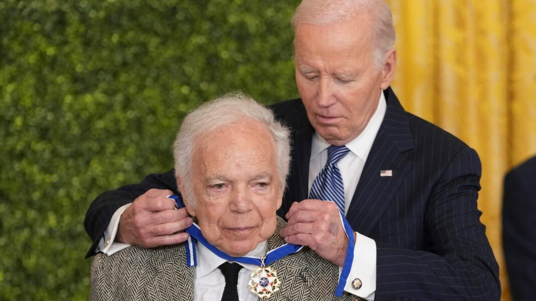 Ralph Lauren y Michael J. Fox reciben la Medalla Presidencial de la Libertad
