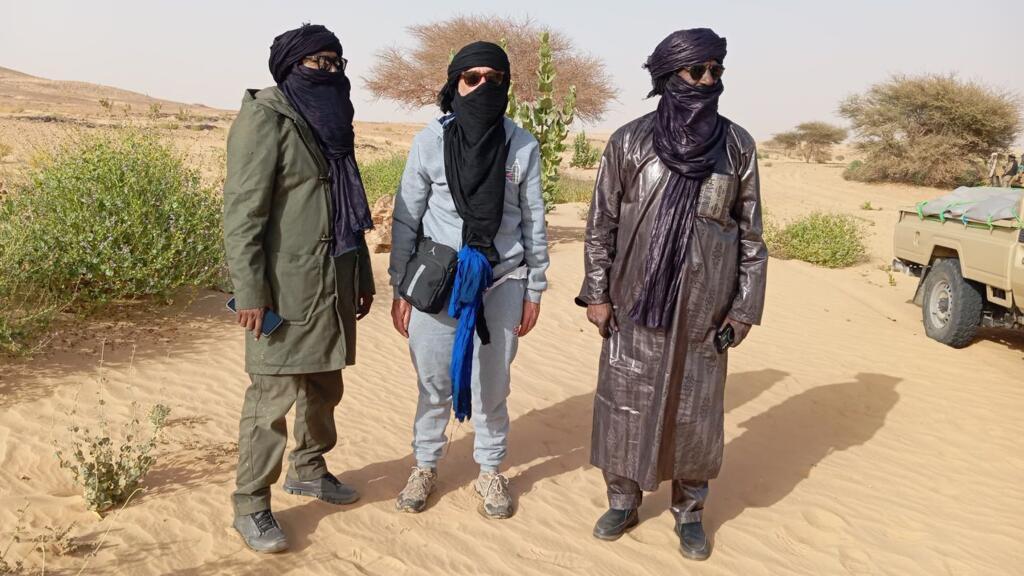 Rebeldes de Mali liberan a un español secuestrado por bandidos en Argelia con la esperanza de venderlo al grupo EI
