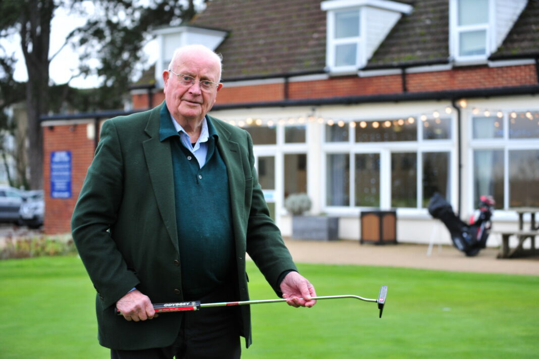 Resolución de Hole in One establecida por el golfista más viejo de Oxford - Golf News | Revista de golf
