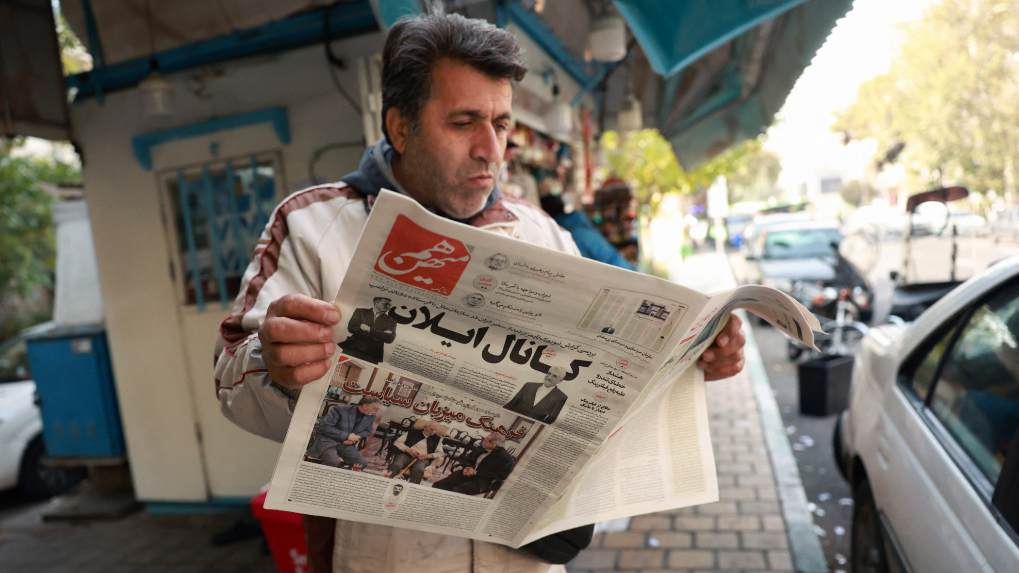 Revisión de la prensa iraní: Teherán da la bienvenida a la ayuda extranjera de Trump a la oposición
