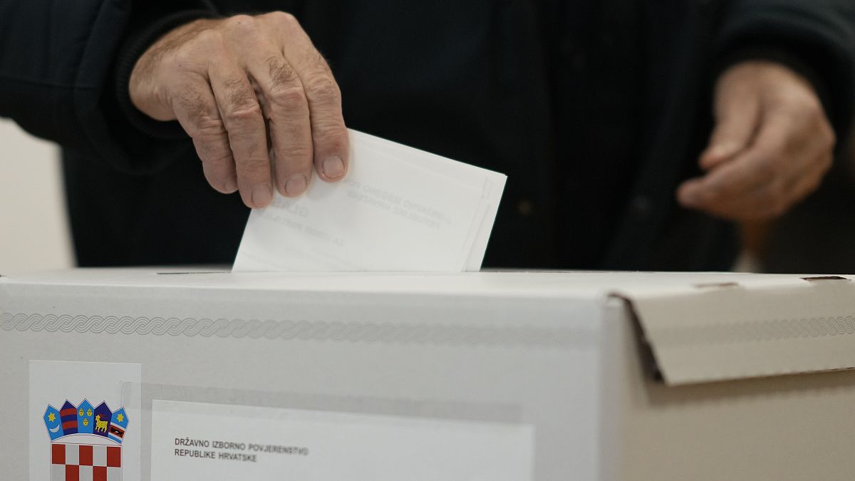 Se abren las urnas en la segunda vuelta de las elecciones presidenciales de Croacia  
