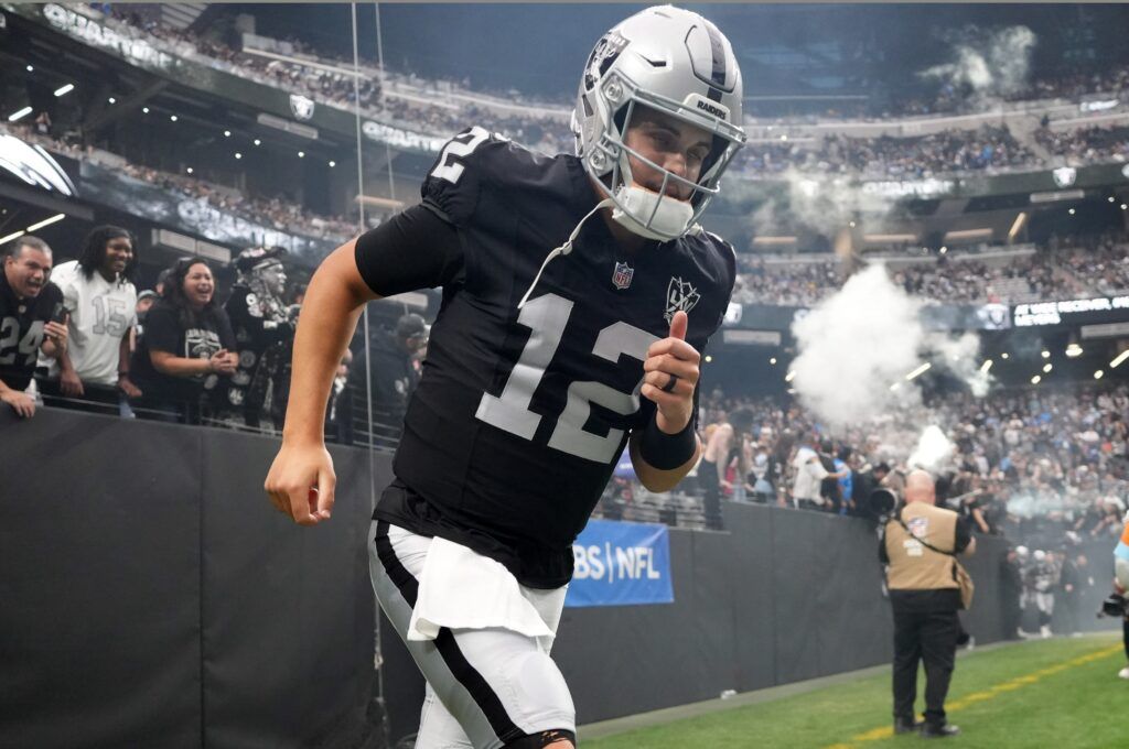 Se prevé que los Raiders de Las Vegas perseguirán al QB proyectado de más de $ 100 millones en la agencia libre en lugar de redactar en la débil clase de QB de 2025
