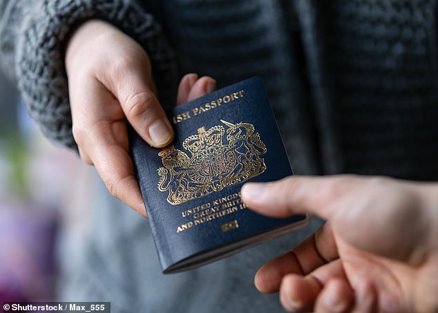 El pasaporte británico ha caído del cuarto al quinto lugar durante el último año después de ocupar el primer lugar del índice en 2015.