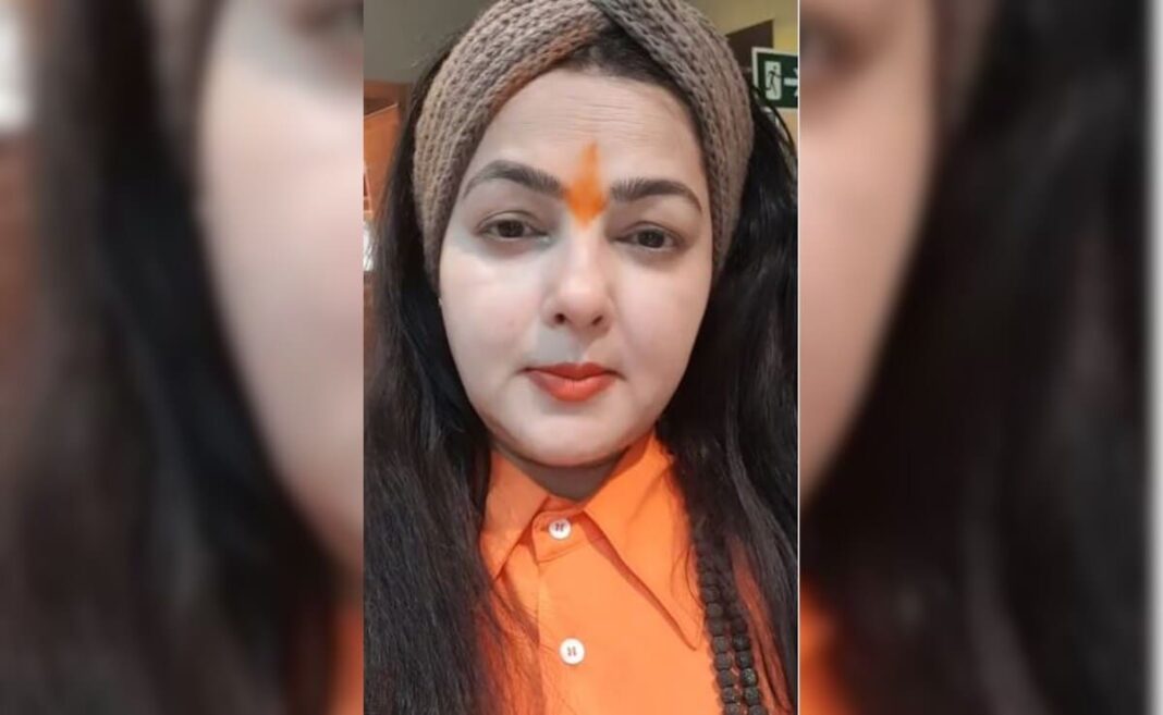 Sirena sexual a Sannyasini: Mamta Kulkarni ahora es una monja Kinnar Akhara
