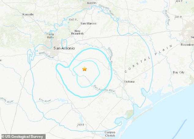 Un terremoto de magnitud 4.5 sacudió el sur de Texas el miércoles por la noche, golpeando al suroeste de la ciudad de San Antonio y aproximadamente 12 millas al este-noreste de Falls City