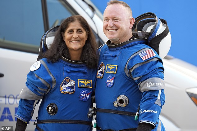 Suni Williams (izquierda) y Butch Wilmore (derecha) ahora han sido varados en la Estación Espacial Internacional durante siete meses, después de planear quedarse durante solo ocho días