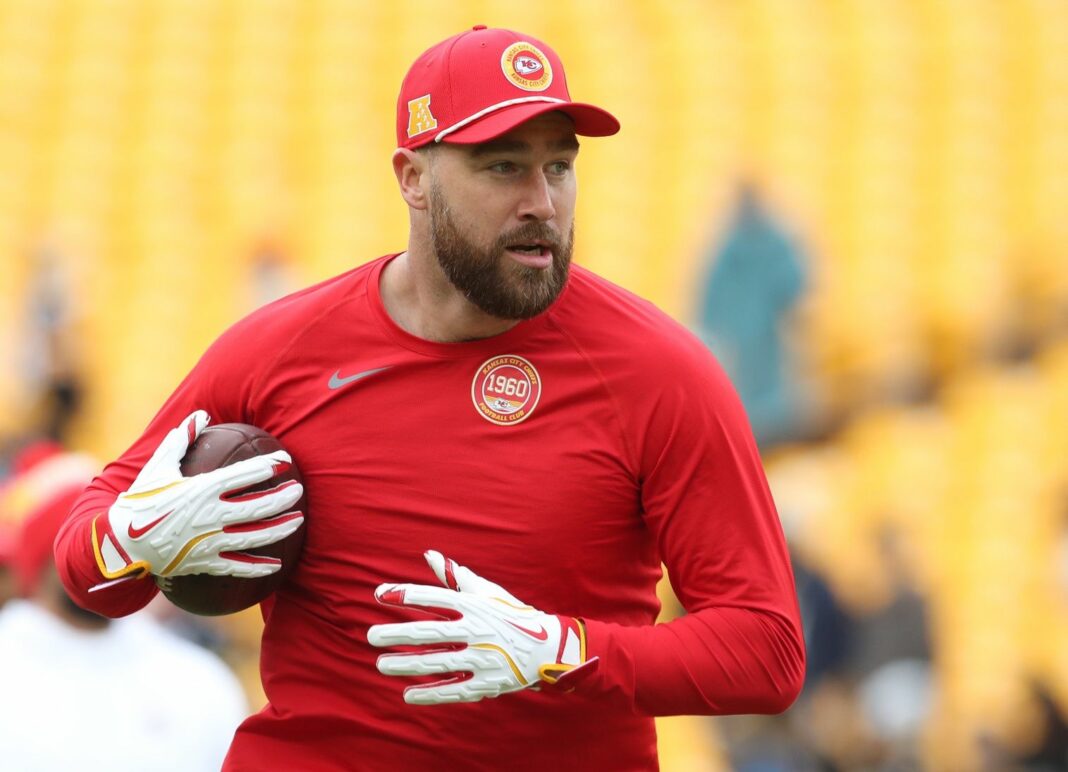 Travis Kelce ofrece consejos perfectos de 6 palabras a los compañeros de equipo de los Chiefs que no han jugado en el juego de título de la AFC
