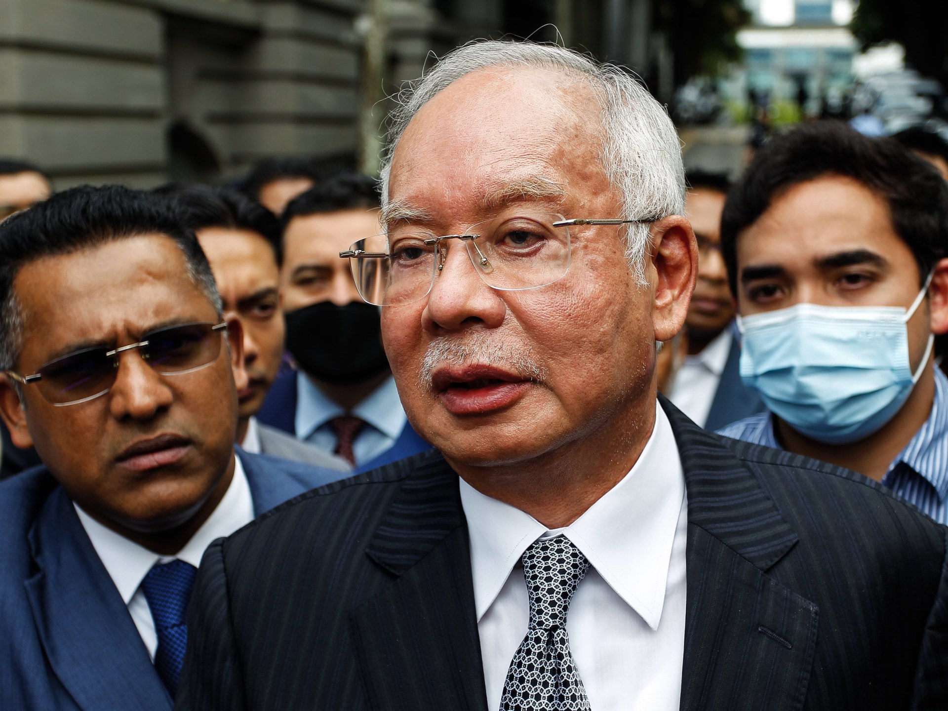 Tribunal de Malasia concede al ex primer ministro encarcelado Najib acceso al decreto de arresto domiciliario
