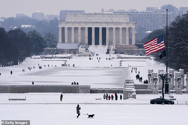 Los meteorólogos predicen que las temperaturas podrían caer hasta 45 grados por debajo del promedio, envolviendo al menos 20 estados en las Llanuras, los Grandes Lagos y el Noreste.