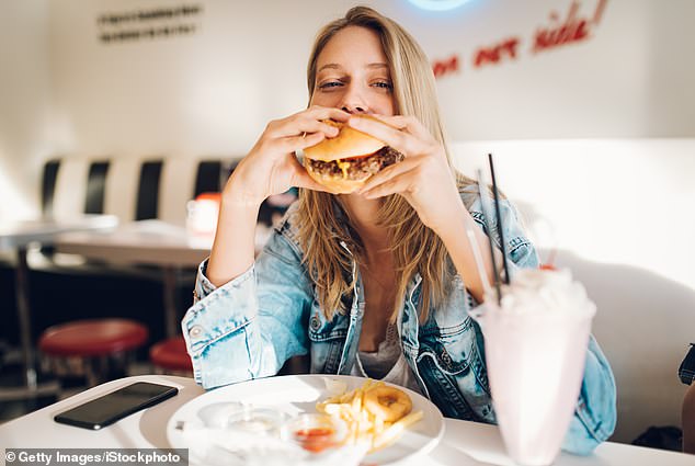 Un estudio descubre productos de comida rápida con microplásticos relacionados con el cáncer y el autismo... ¿es TU favorito en la lista?
