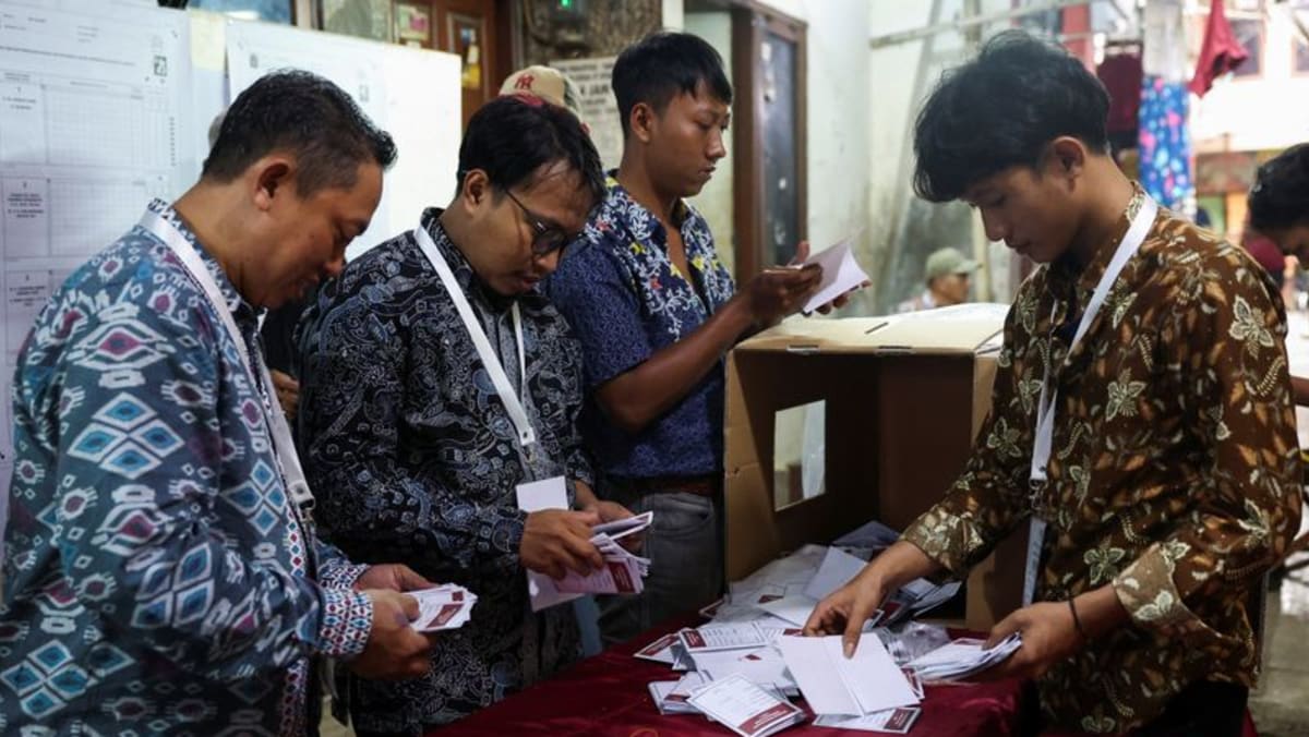 Un tribunal de Indonesia dice que el umbral de votación para los candidatos presidenciales no es jurídicamente vinculante
