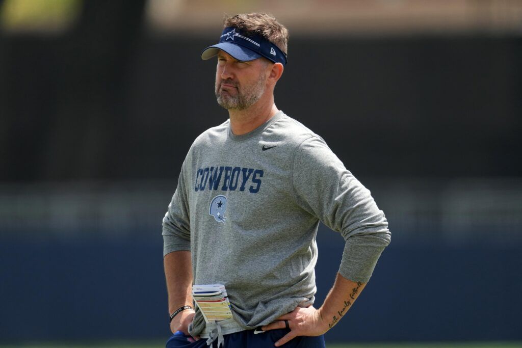 'Una de las peores contrataciones de todos los tiempos': los fanáticos de los Cowboys furiosos por el alquiler de entrenador en jefe de Brian Schottenheimer, harto de Jerry Jones
