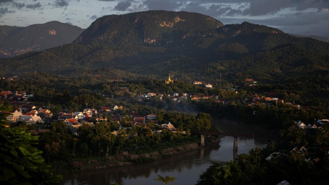 Viajar por Laos en tren y autobús: explorando Vientiane, Luang Prabang y Vang Vieng
