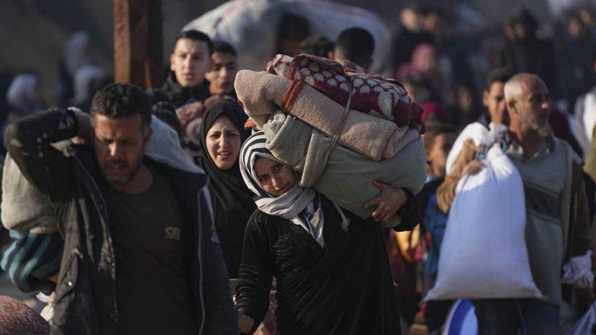 Video. El alto el fuego en Gaza: los palestinos regresan a casa a medida que se vuelven a abrir las carreteras
