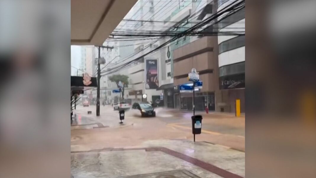 Video. Fuertes lluvias provocan inundaciones generalizadas en el sur de Brasil
