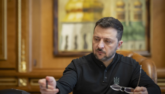 Zelensky dice que postularse para un segundo mandato no es "el foco de atención hoy"
