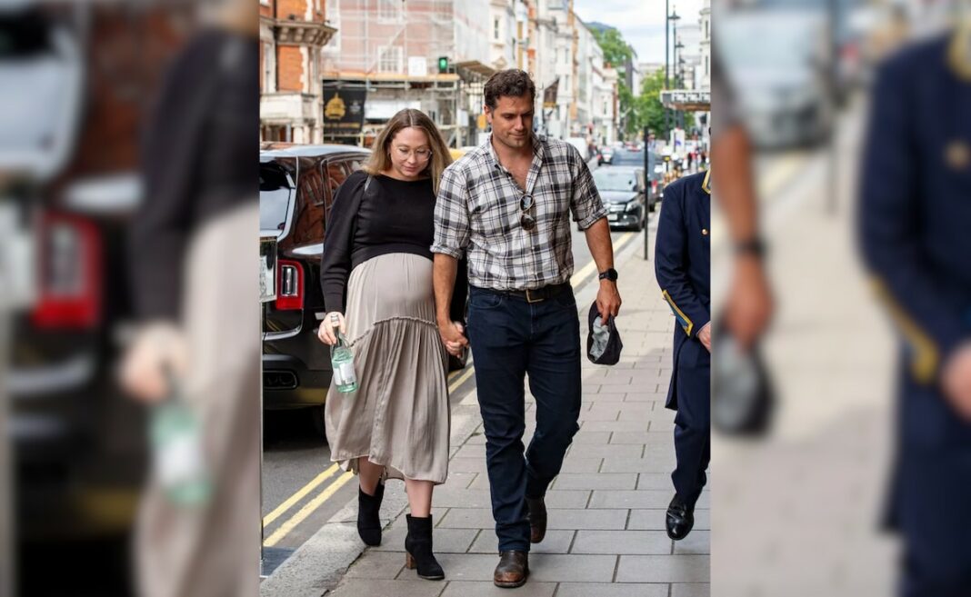 <i>hombre de acero</i> El actor Henry Cavill y su novia Natalie Viscuso dan la bienvenida a su primer hijo
