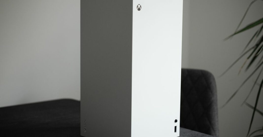 The white Xbox Series X