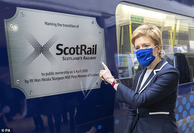 El gobierno del SNP de Nicola Sturgeon transfirió ScotRail a propiedad pública hace tres años.