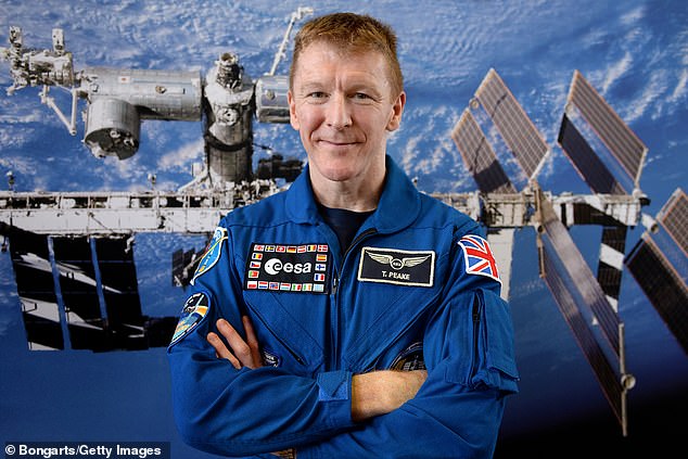 Tim Peake, el primer astronauta británico en vivir en la Estación Espacial Internacional, ha vencido a Elon Musk en la próxima etapa de la carrera espacial cuando se unió a Vodafone para hacer la primera videollamada espacial del mundo