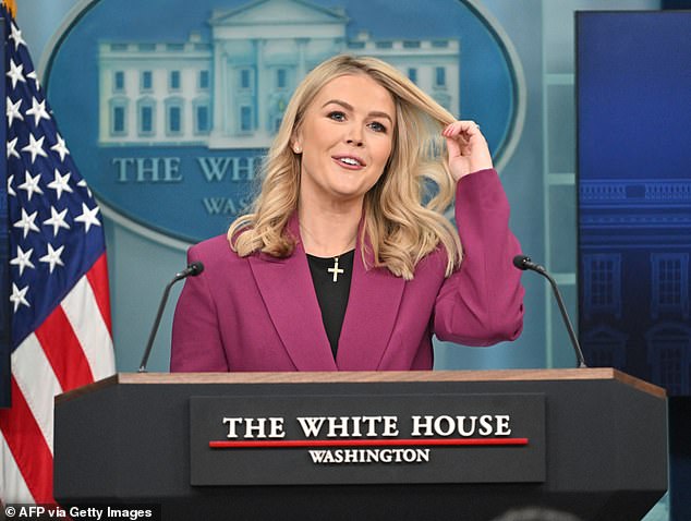 Nadie podía recordar la sala de información James S. Brady tan llena, cuando la nueva secretaria de prensa de la Casa Blanca, Karoline Leavitt (en la foto) entró en la guarida de los Leones el martes.