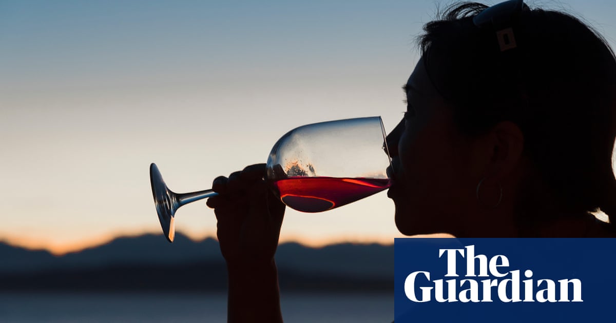 ¿Debería el alcohol vendido en Australia llevar advertencias de cáncer?
