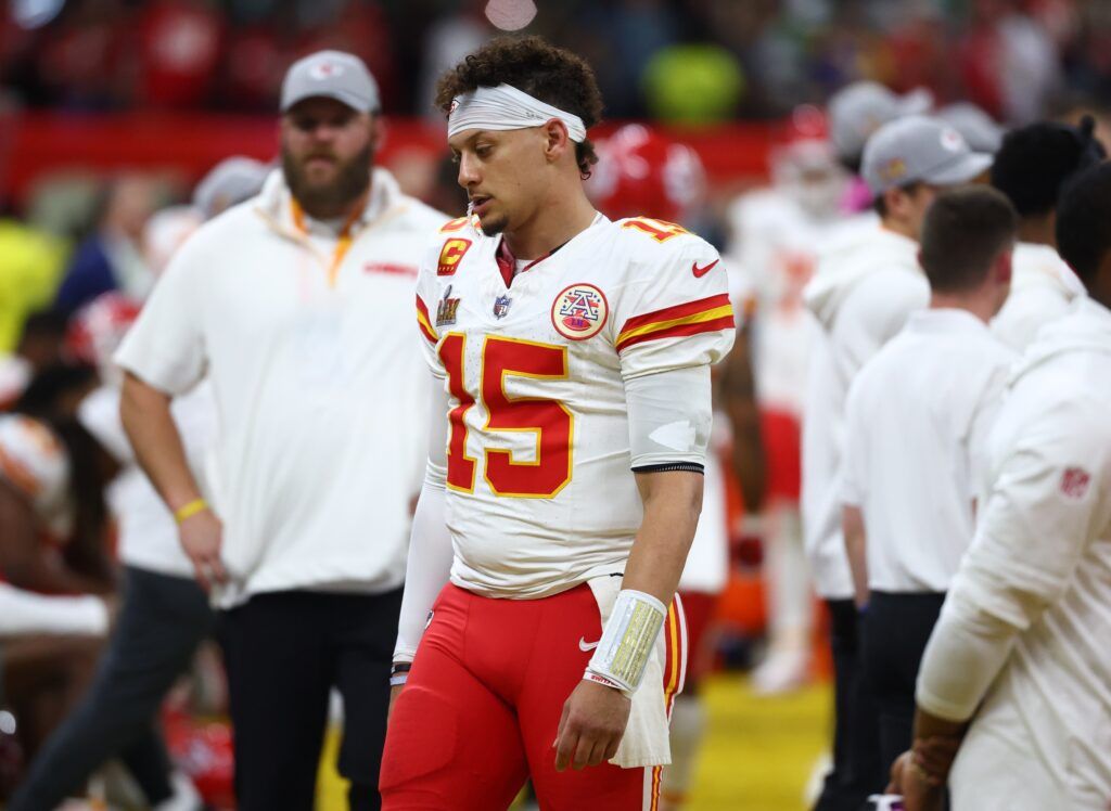 '¿Dónde está el traje verde de Filadelfia ahora?' - Los fanáticos de los Eagles Troll Patrick Mahomes después de que los Jefes QB saluden a la esposa de Andy Reid Tammy después de la pérdida de Super Bowl
