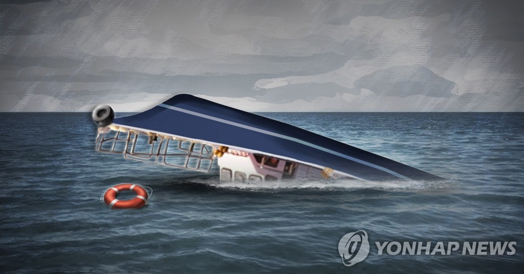 (2nd LD) All 10 crew members rescued after fishing boat capsizes off Jeju Island